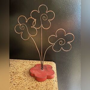 Wire flower desktop picture holder